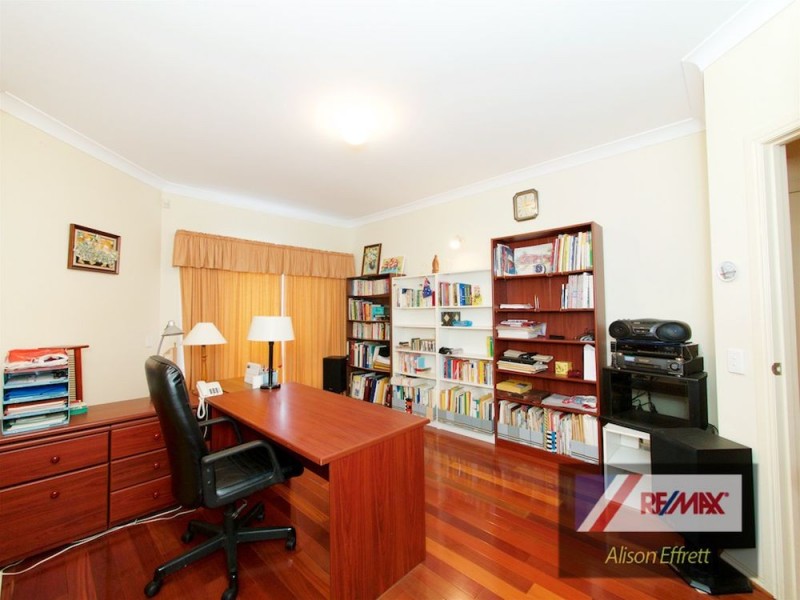 46 LINDFIELD Circuit, Robertson QLD 4109