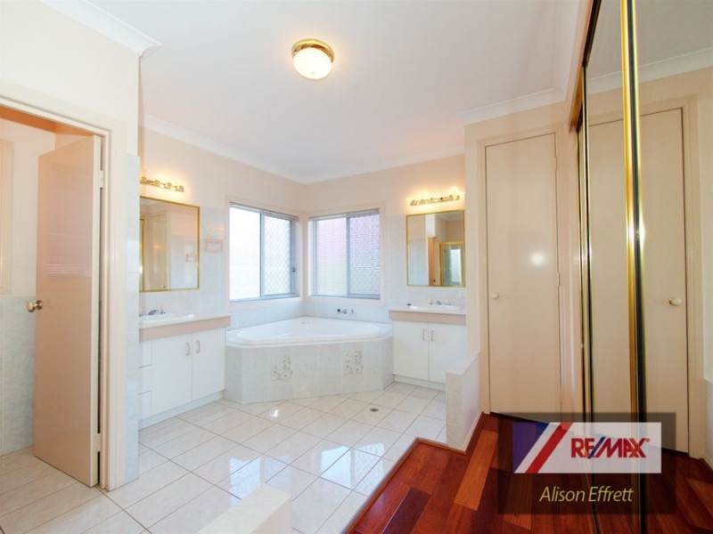 46 LINDFIELD Circuit, Robertson QLD 4109