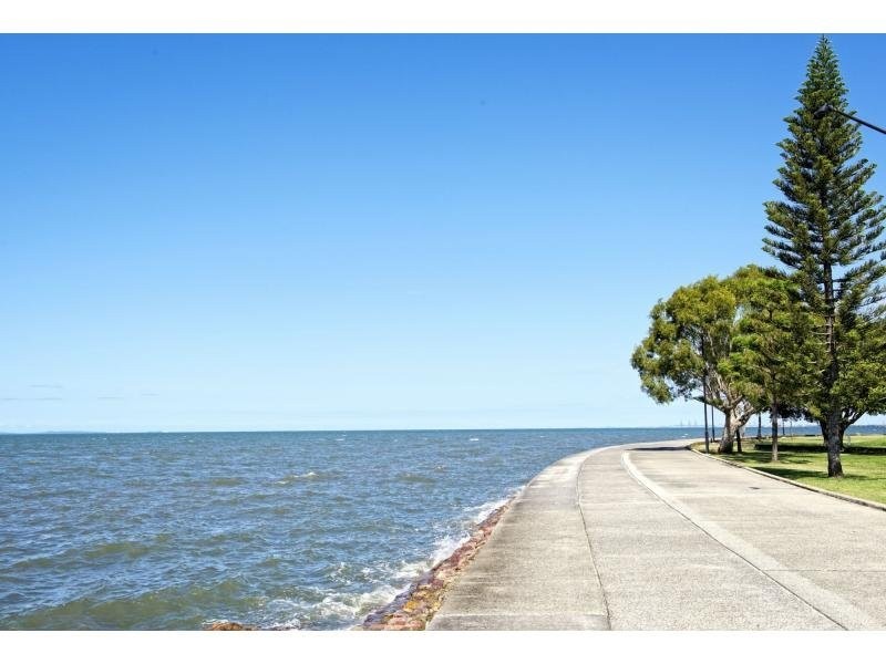 14 Fifth Avenue, Sandgate QLD 4017