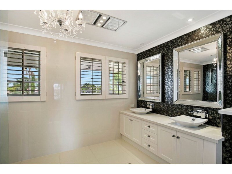 19 Captains Crt, Raby Bay QLD 4163