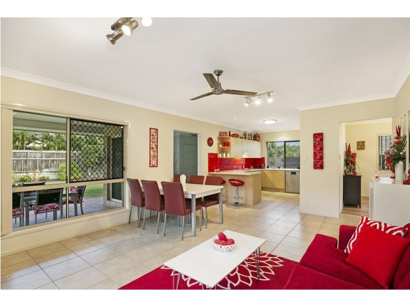 37 White Cedar Cct, Stretton QLD 4116