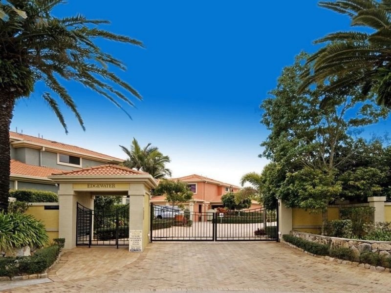 1 VILLA EDGEWATER, 6 Harbour view crt, Raby Bay QLD 4163