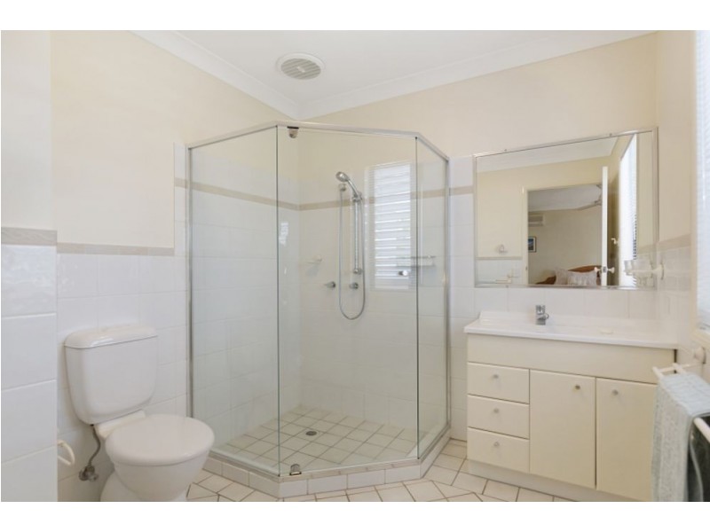 1 VILLA EDGEWATER, 6 Harbour view crt, Raby Bay QLD 4163