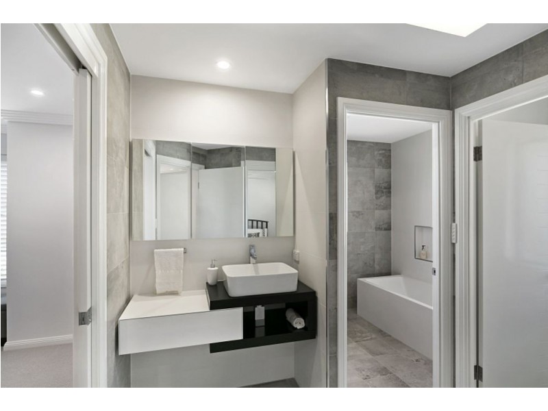 14 Caravel Court, Raby Bay QLD 4163