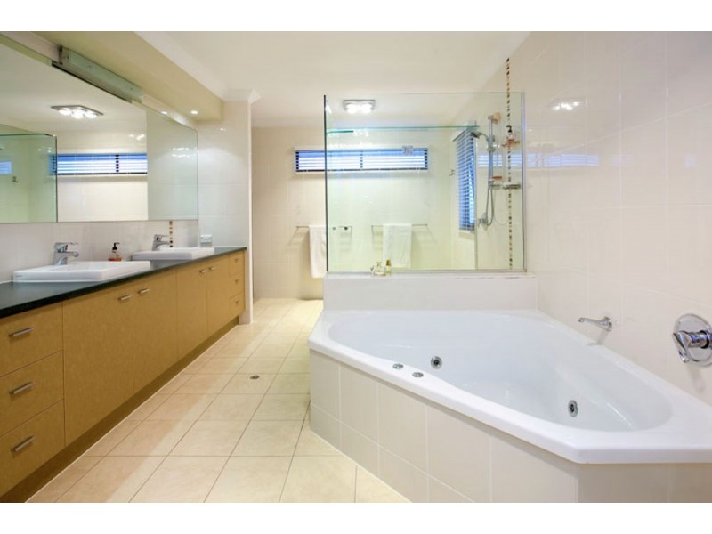3 Marram Crt, Raby Bay QLD 4163
