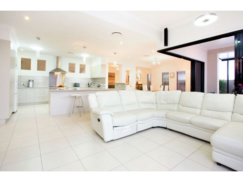 3 Marram Crt, Raby Bay QLD 4163