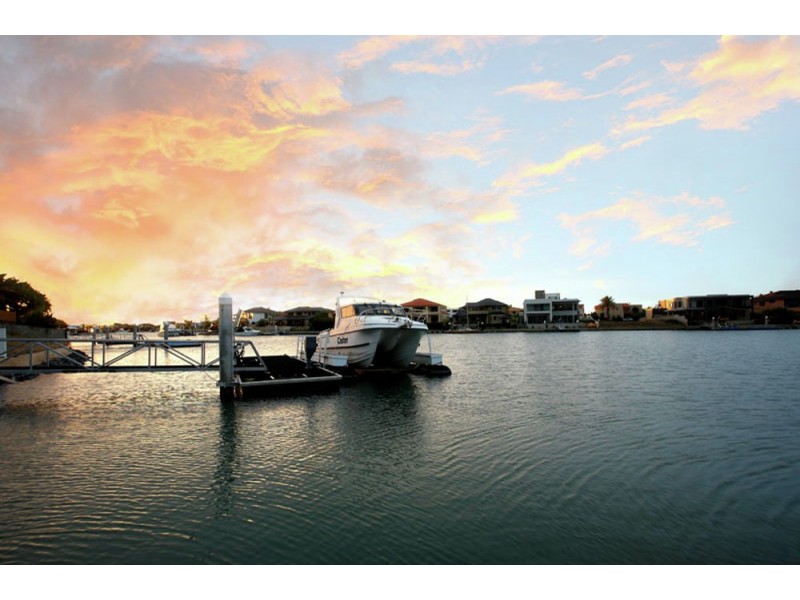 3 Marram Crt, Raby Bay QLD 4163