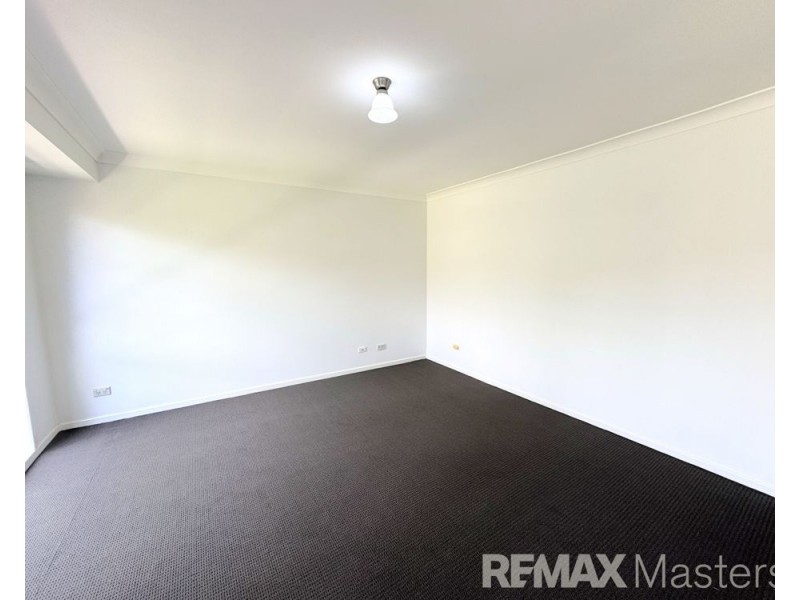 15 Greenlaw Place, Eight Mile Plains QLD 4113