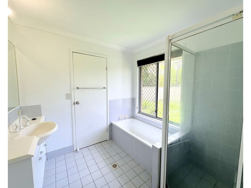 15 Greenlaw Place, Eight Mile Plains QLD 4113