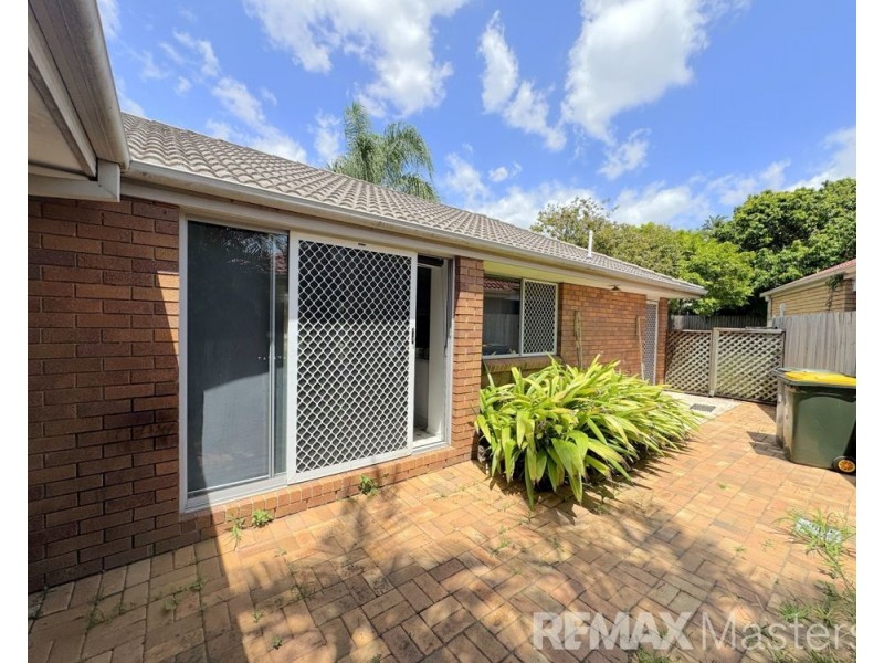 15 Greenlaw Place, Eight Mile Plains QLD 4113