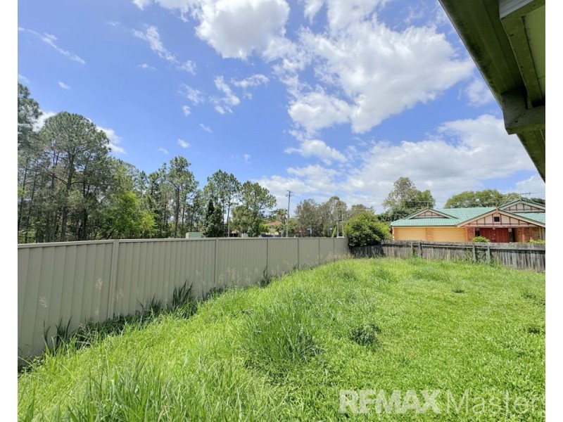 15 Greenlaw Place, Eight Mile Plains QLD 4113