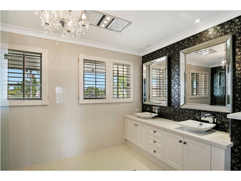 19 Captains Ct, Raby Bay QLD 4163