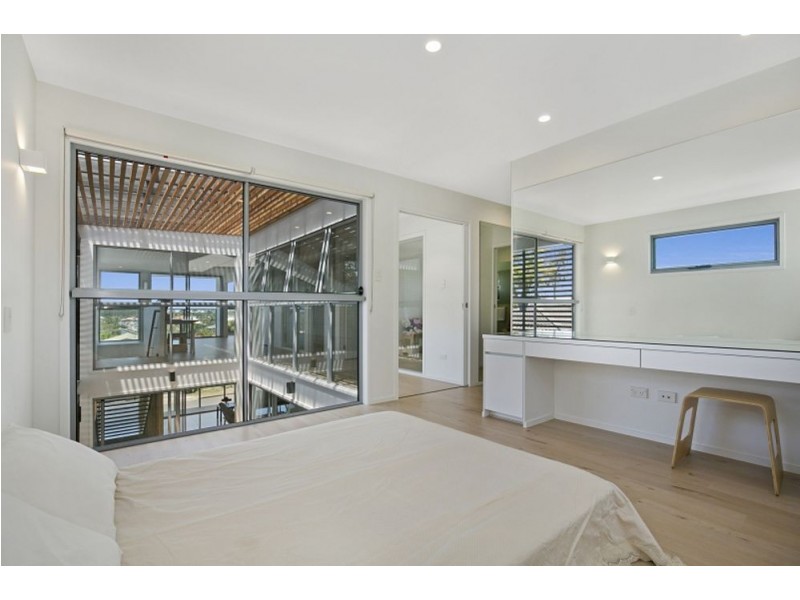 48 Bates Drive, Birkdale QLD 4159