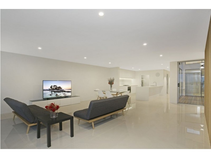 48 Bates Drive, Birkdale QLD 4159