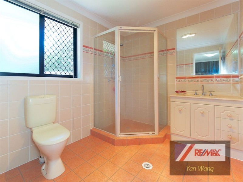 8 The Heights, Underwood QLD 4119