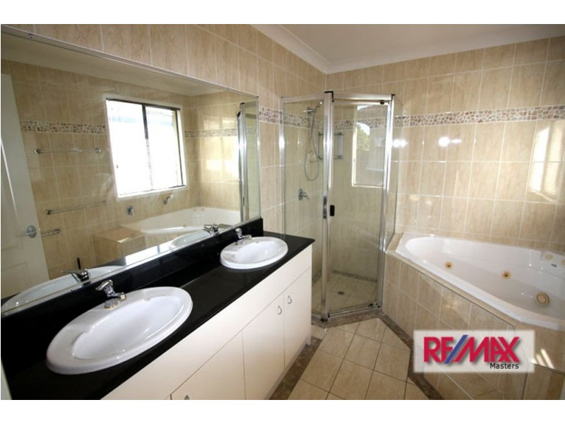 27 Bacchus Street, Robertson QLD 4109