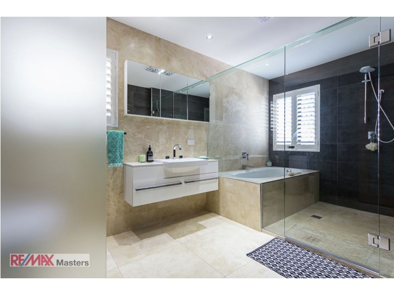 16 Marram Crt, Raby Bay QLD 4163