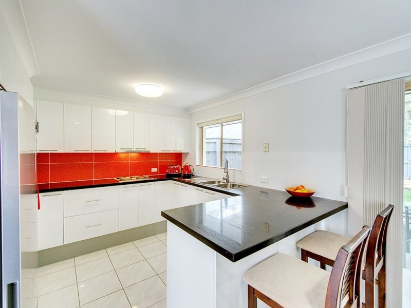 6 Scarlet Pl, Forest Lake QLD 4078