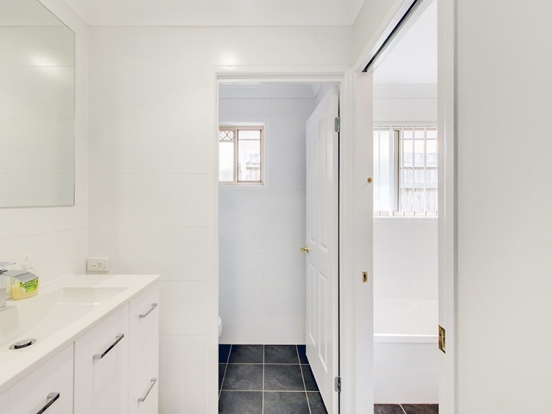 6 Scarlet Pl, Forest Lake QLD 4078