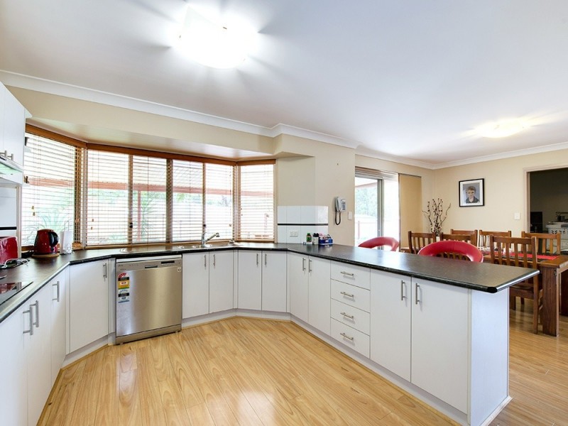 2 Scarlet Pl, Forest Lake QLD 4078