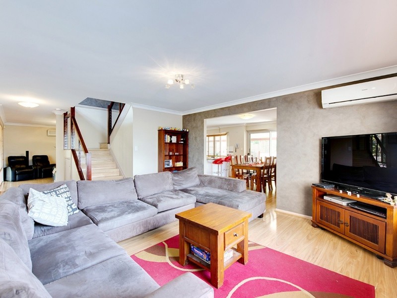 2 Scarlet Pl, Forest Lake QLD 4078