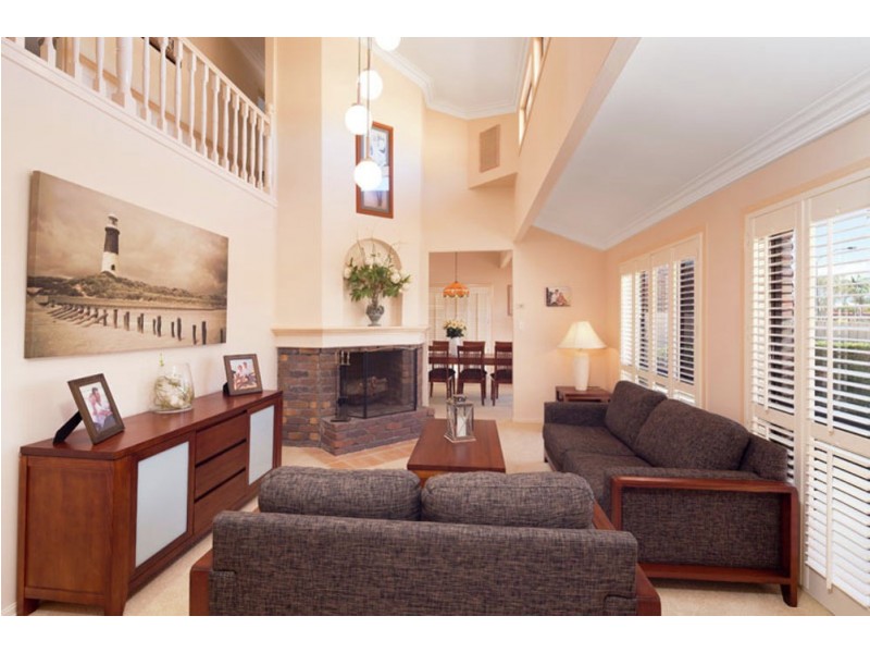 8 Compass Crt, Raby Bay QLD 4163