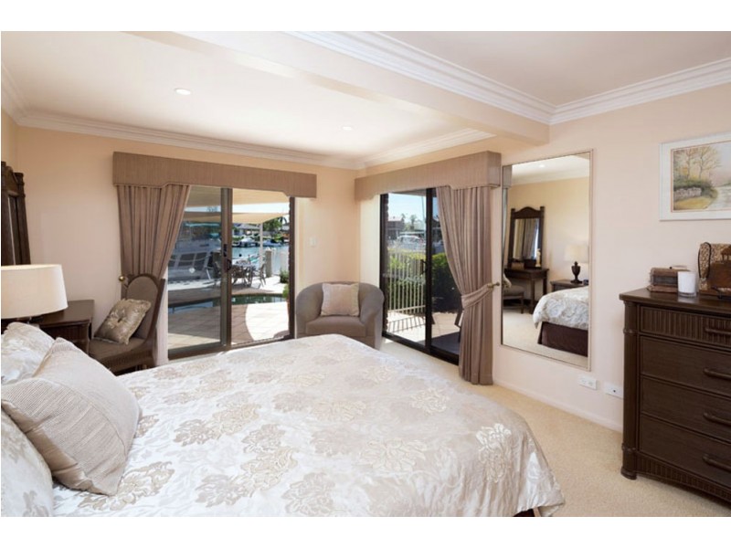 8 Compass Crt, Raby Bay QLD 4163