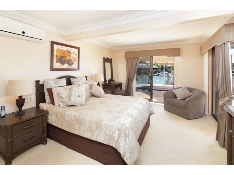 8 Compass Crt, Raby Bay QLD 4163