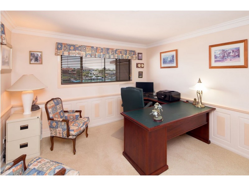 8 Compass Crt, Raby Bay QLD 4163