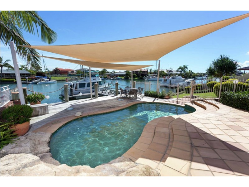 8 Compass Crt, Raby Bay QLD 4163