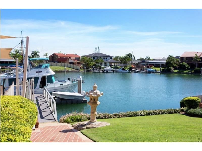 8 Compass Crt, Raby Bay QLD 4163