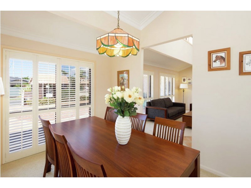 8 Compass Crt, Raby Bay QLD 4163