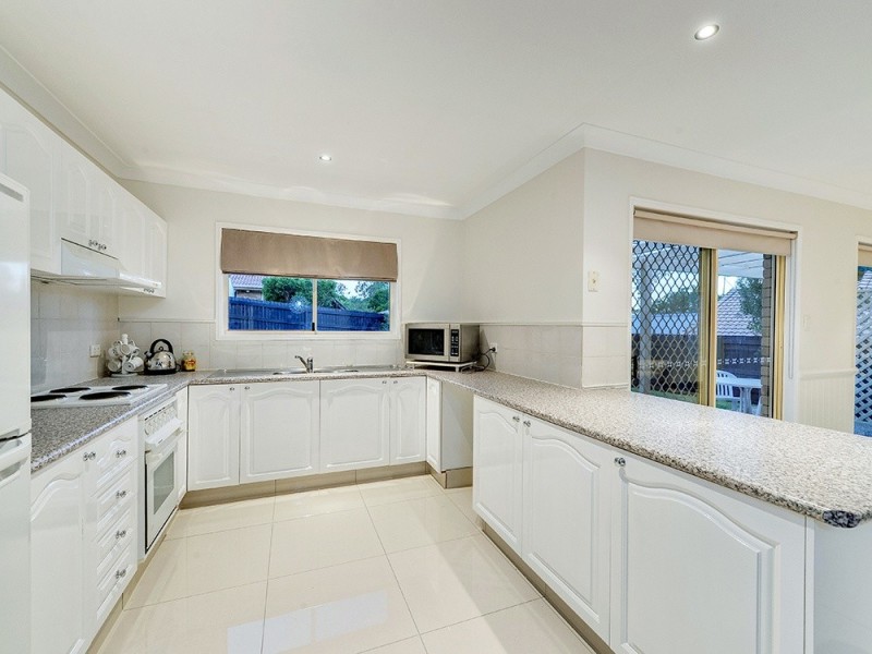 41 Amara Cr, Forest Lake QLD 4078