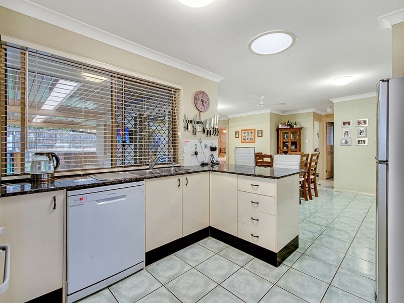 4 Purdie Pl, Forest Lake QLD 4078