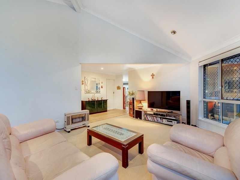 8 Ballandean Cl, Forest Lake QLD 4078