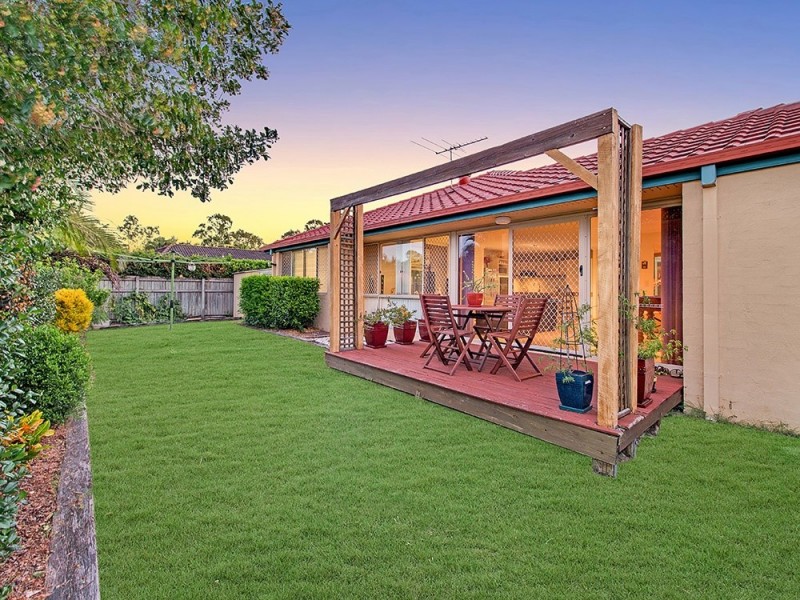 9 Lakeside Cr, Forest Lake QLD 4078