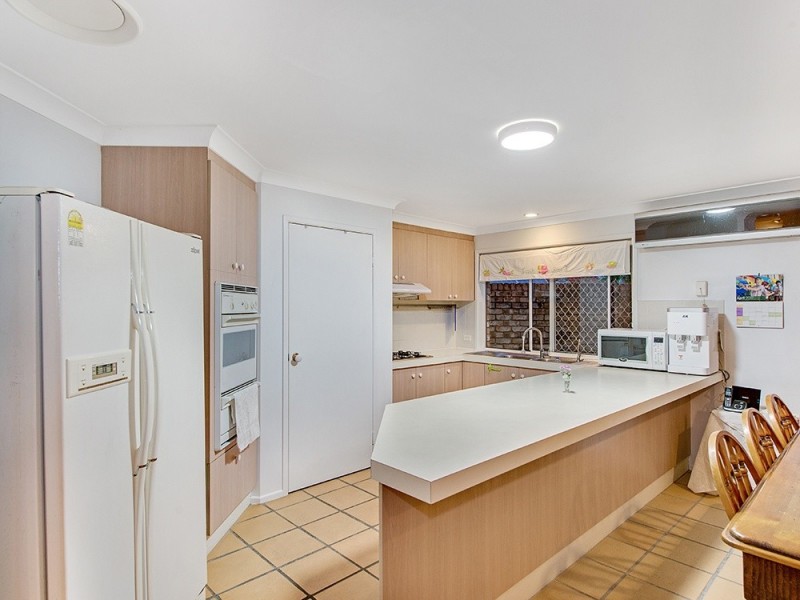 8 Ballandean Cl, Forest Lake QLD 4078