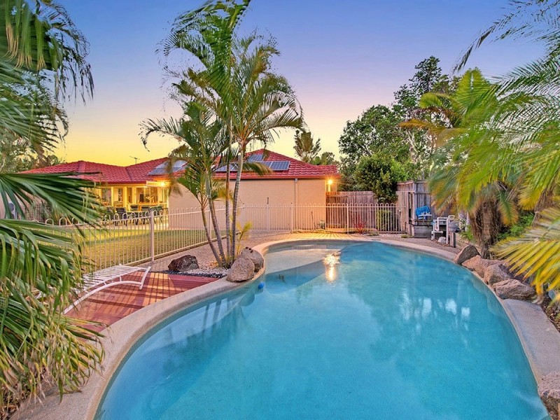 9 Lakeside Cr, Forest Lake QLD 4078