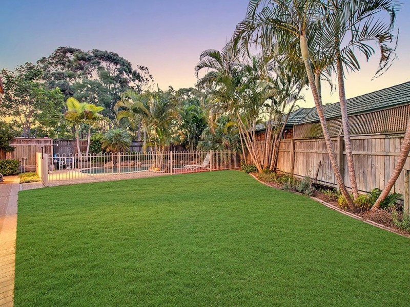 9 Lakeside Cr, Forest Lake QLD 4078