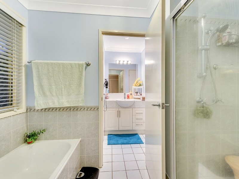 60 Oldbury Pl, Forest Lake QLD 4078