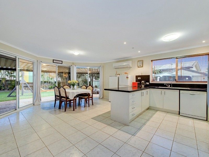 11 Victoria Cl, Forest Lake QLD 4078