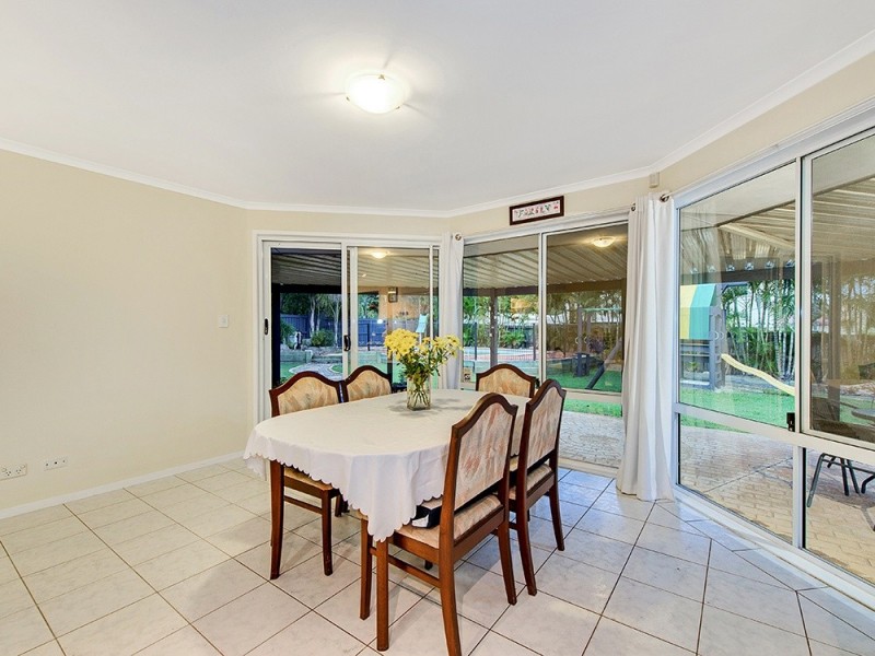 11 Victoria Cl, Forest Lake QLD 4078