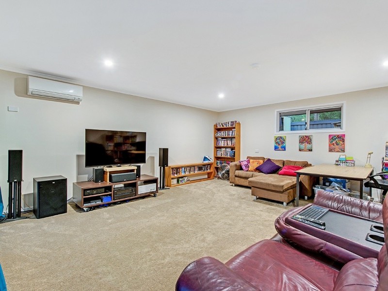 11 Victoria Cl, Forest Lake QLD 4078