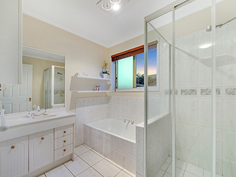 11 Victoria Cl, Forest Lake QLD 4078