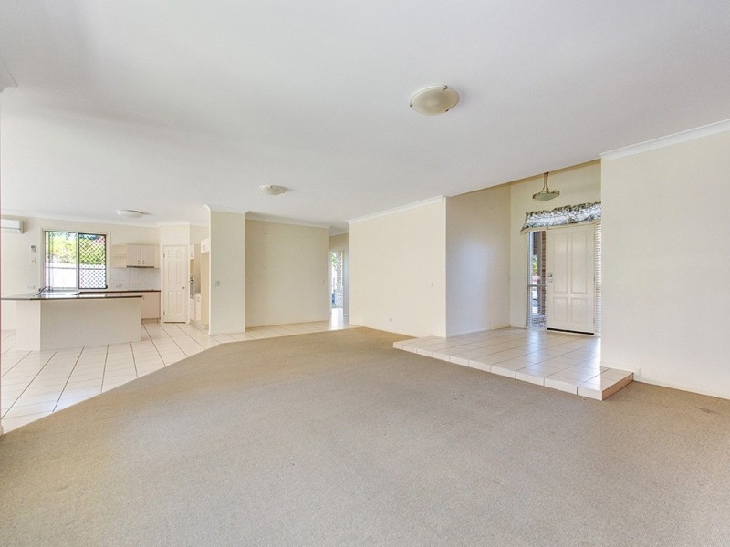 8 Reuben Cl, Forest Lake QLD 4078