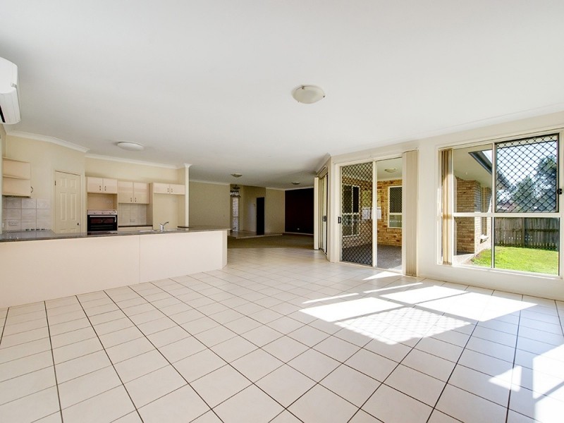 8 Reuben Cl, Forest Lake QLD 4078