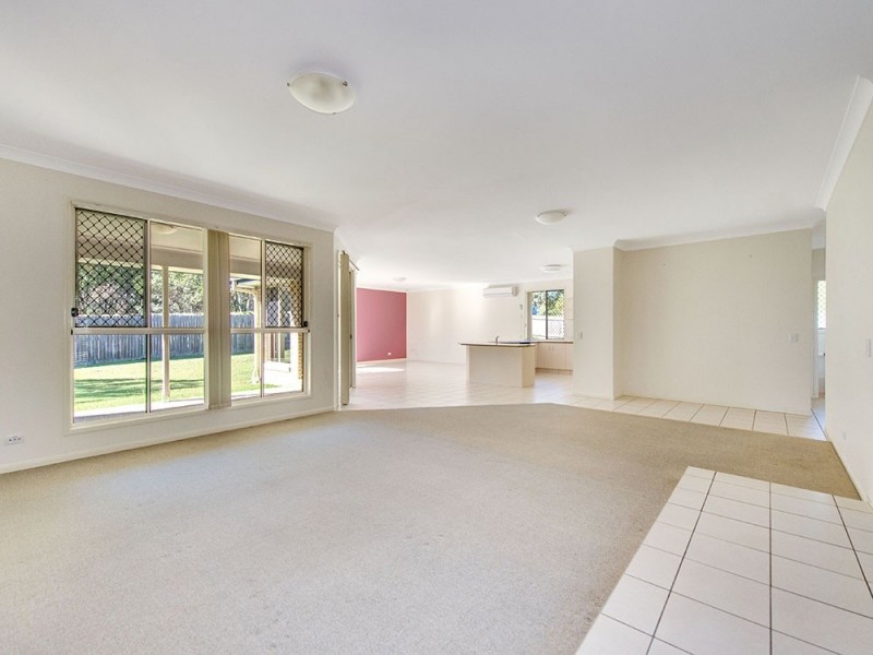 8 Reuben Cl, Forest Lake QLD 4078