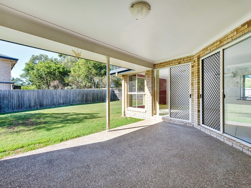 8 Reuben Cl, Forest Lake QLD 4078