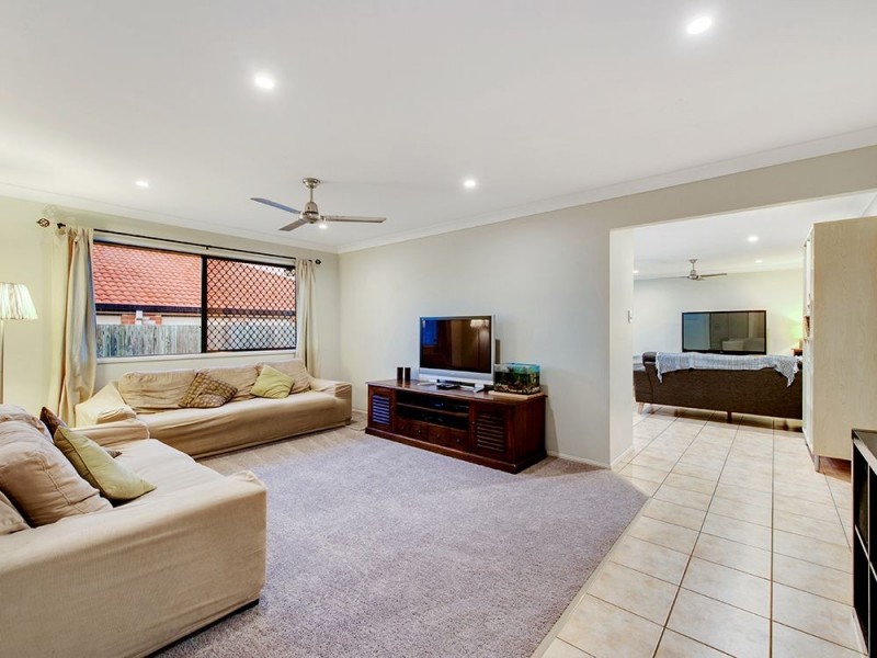 3 Hannam Cr, Forest Lake QLD 4078