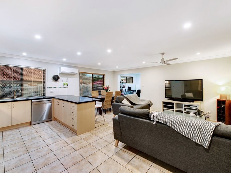 3 Hannam Cr, Forest Lake QLD 4078